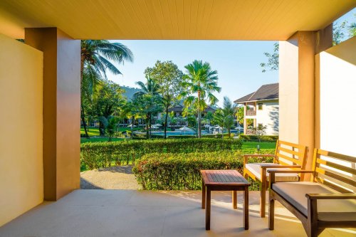 Hotel The Leaf Oceanside by Katathani