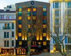 Golden Crown Hotel