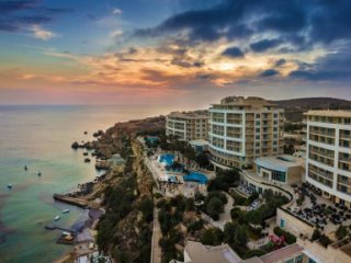 Radisson Blu Golden Sands Resort