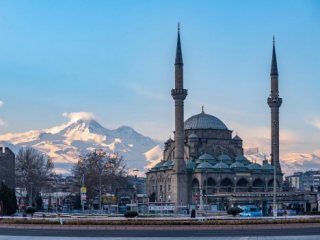 Kayseri - poznávání a lyžování Kayseri - poznávání a lyžování