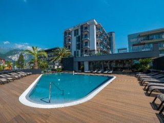Lake Front Hotel Mirage
