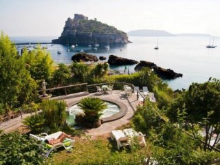 Giardino Delle Ninfe E La Fenice
