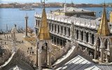 Benátky, ostrovy, slavnost gondol a Bienále architektury s koupáním