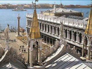 Benátky, ostrovy, slavnost gondol a Bienále architektury s koupáním