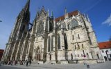 DVĚ ZEMĚ A JEDNO UMĚNÍ VE STOPÁCH STŘEDOEVROPSKÝCH GOTICKÝCH STAVITELŮ