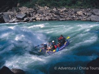 Rafting na himálajské řece Karnali