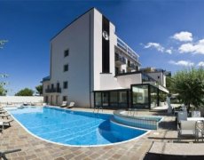 Hotel Ferretti Beach (plná penze)