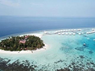 Diamonds Athuruga Beach & Water Villas