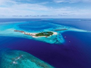 Constance Moofushi Resort