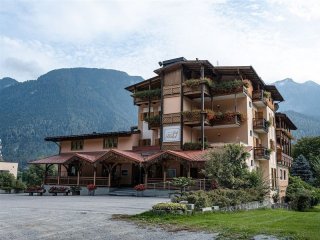 Hotel Job - Garden & Spa
