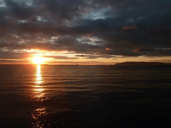 Island - mezi ledovci, sopkami a horkými prameny se zatměním Slunce