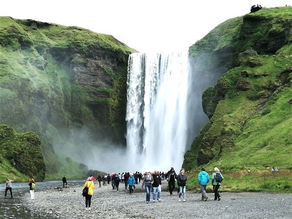 Island - mezi ledovci, sopkami a horkými prameny se zatměním Slunce