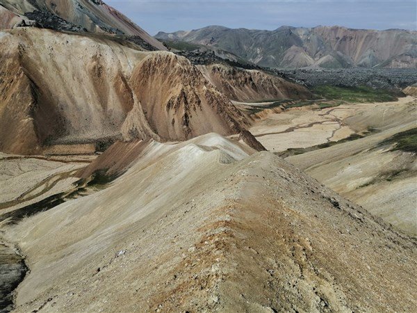 Island - mezi ledovci, sopkami a horkými prameny se zatměním Slunce