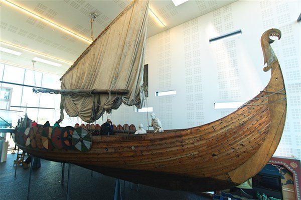 Island - mezi ledovci, sopkami a horkými prameny se zatměním Slunce