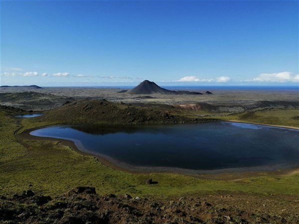 Island - mezi ledovci, sopkami a horkými prameny se zatměním Slunce