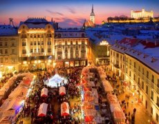 BRATISLAVA a advent na Dunaji