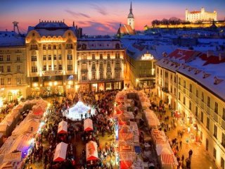 BRATISLAVA a advent na Dunaji