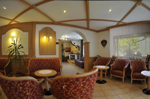 5denní zájezd s dopravou, polopenzí a skipasem v ceně – hotel Piancastello