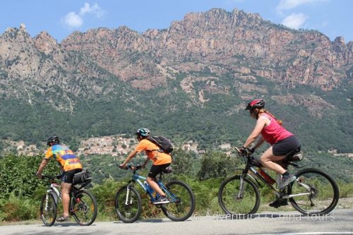 Kvetoucí Korsika na kole