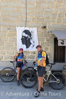 Kvetoucí Korsika na kole