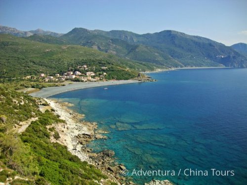 Kvetoucí Korsika na kole