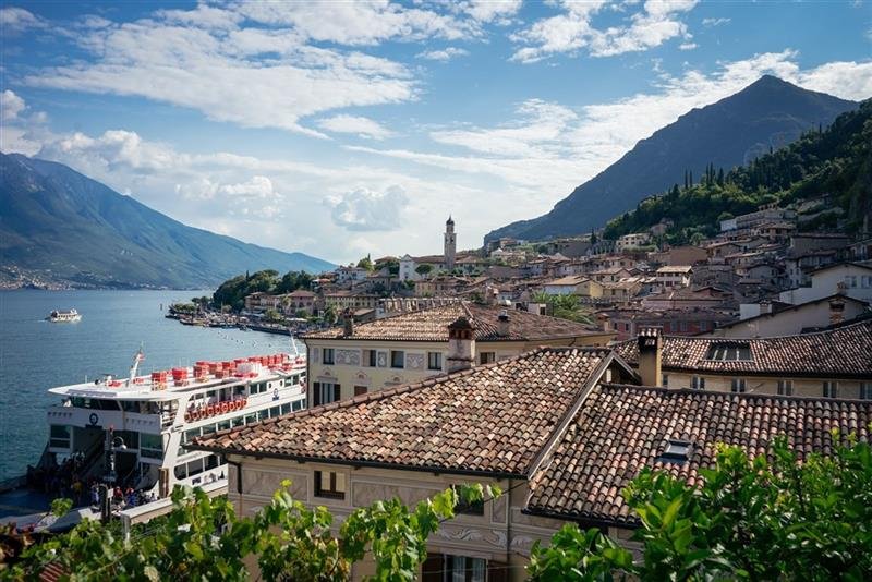 Za jarní krásou alpských jezer