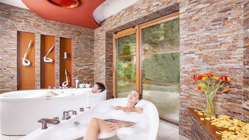 LÁZNĚ KOSTELEC - Kostelec u Zlína