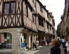 Burgundsko, Champagne, příroda, UNESCO, víno a katedrály