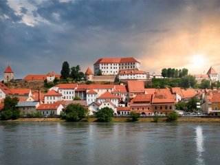 Barvy jara ve Slovinsku – víno, lázně a orchideje