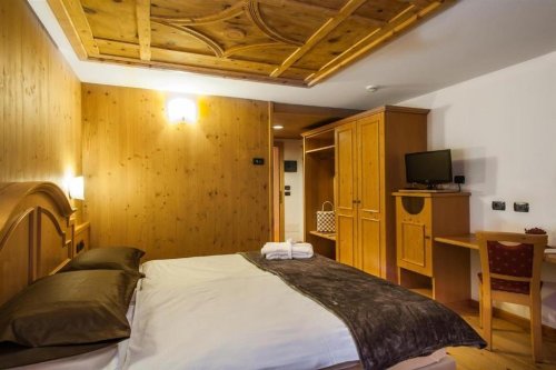 5denní zájezd (denní přejezd) s dopravou, polopenzí a skipasem v ceně – hotel Pedranzini