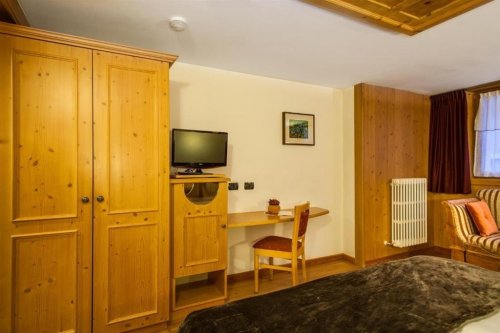 5denní zájezd (denní přejezd) s dopravou, polopenzí a skipasem v ceně – hotel Pedranzini