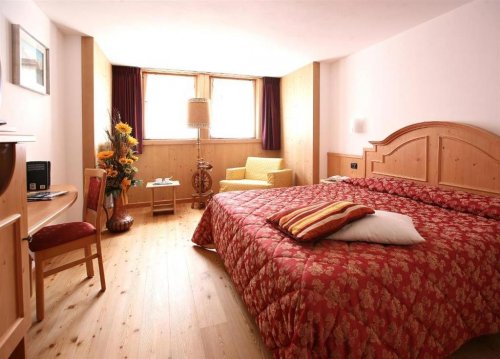 5denní zájezd (denní přejezd) s dopravou, polopenzí a skipasem v ceně – hotel Pedranzini