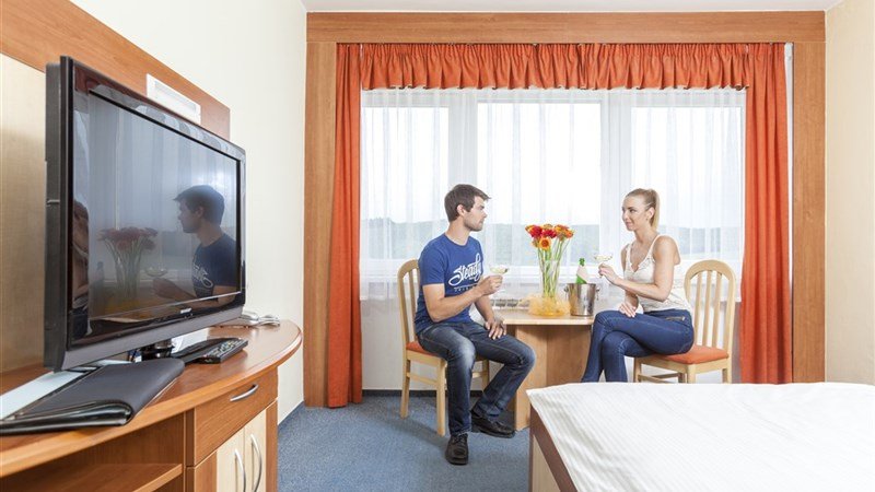 LÁZNĚ KOSTELEC - Zlín - Kostelec