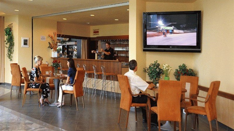 LÁZNĚ KOSTELEC - Zlín - Kostelec