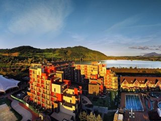 BEŠEŇOVÁ & AKVAMARÍN termální klenot Slovenska BEŠEŇOVÁ & AKVAMARÍN termální klenot Slovenska