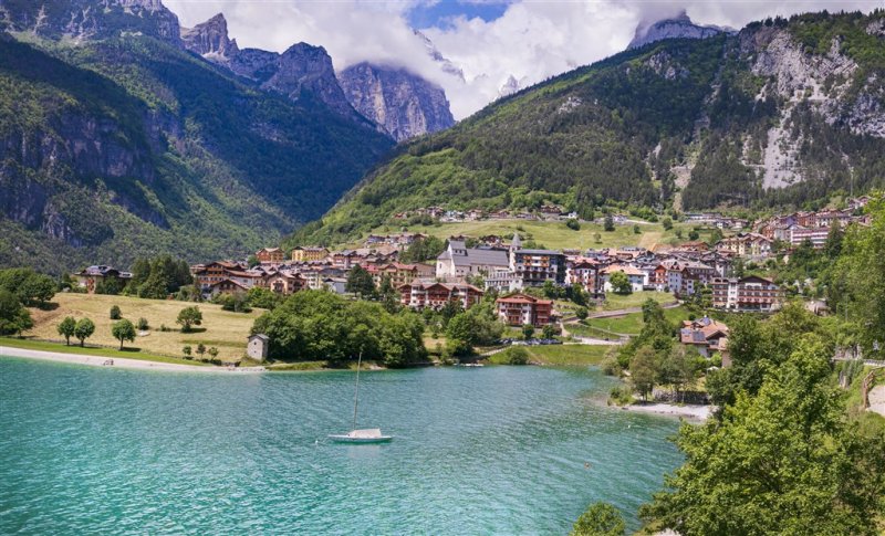 Pohodový týden v Alpách - Itálie - Jezero Molveno v srdci Trentina s kartou