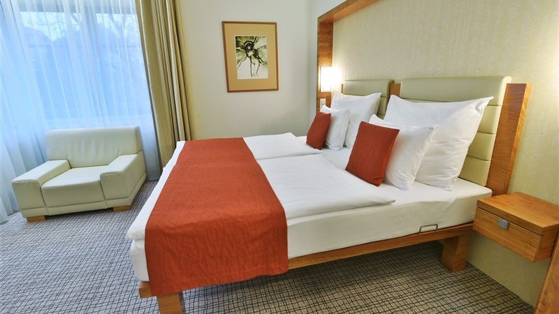 ST. JOSEPH ROYAL REGENT - Karlovy Vary