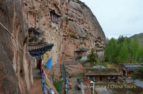 Duhovými horami do létajících skal
