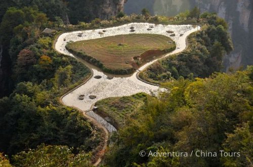 Duhovými horami do létajících skal