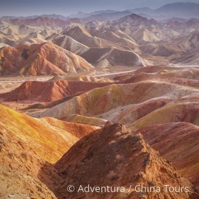 Duhovými horami do létajících skal