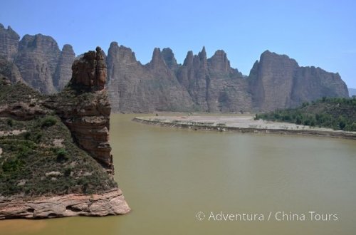 Duhovými horami do létajících skal