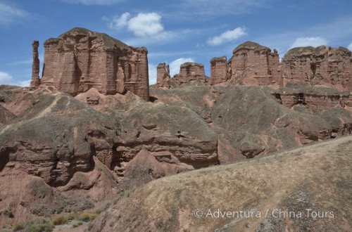 Duhovými horami do létajících skal
