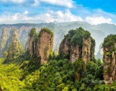 Duhovými horami do létajících skal