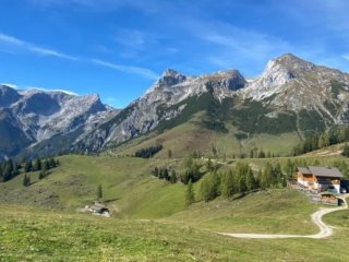 NORDIC WALKING V PODHŮŘÍ DACHSTEINU NORDIC WALKING V PODHŮŘÍ DACHSTEINU