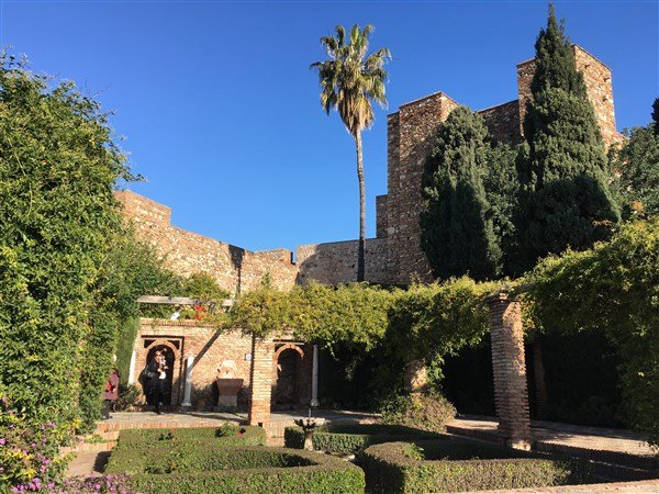 Slunečná Andalusie z Brna - kombinace hor, pláží, vína a kultury