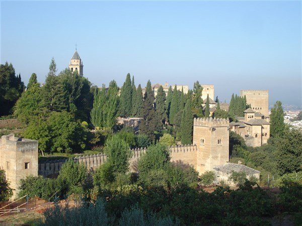 Slunečná Andalusie z Brna - kombinace hor, pláží, vína a kultury