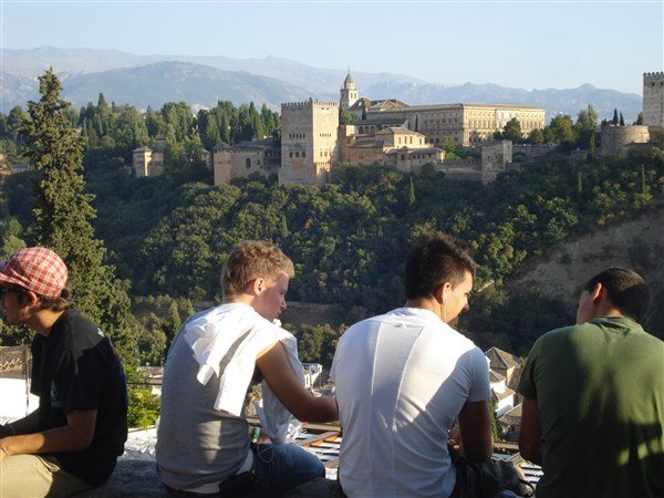 Slunečná Andalusie z Brna - kombinace hor, pláží, vína a kultury