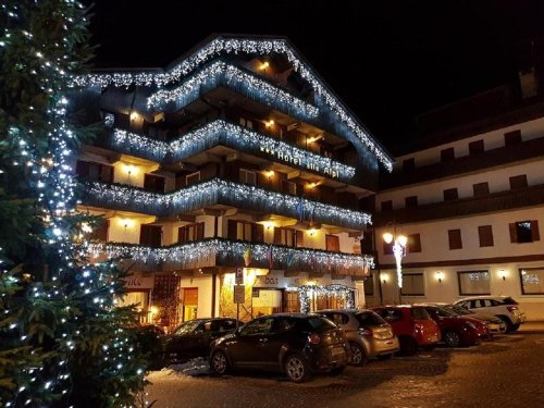 5denní zájezd s dopravou, polopenzí a skipasem v ceně – hotel Alle Alpi