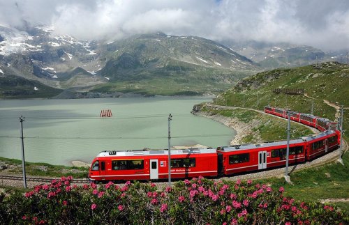 Bernina Express a zubačka Monte Generoso