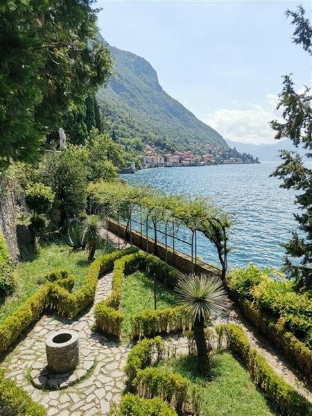 Symbol Švýcarska - legendární Matterhorn a alpské průsmyky